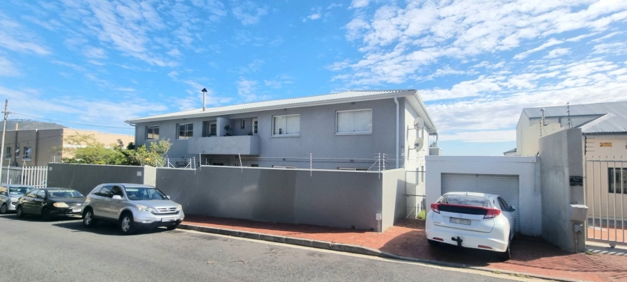 1 Bedroom Property for Sale in Vredehoek Western Cape